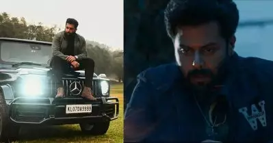 മാര്‍ക്കോയുടെ സെറ്റീന്ന് വഴിമാറി വന്നതാണെന്ന് തോന്നുന്നു, അതേ കാറും അതേ കോട്ടുമായി വരവിലെ അഭിമന്യു തിലകന്‍