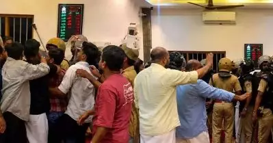 മാടാക്കര പള്ളി സംഘർഷം: മഹല്ല് കമ്മറ്റിയെ സസ്‌പെൻഡ് ചെയ്ത് വഖഫ് ബോർഡ്