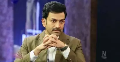 അങ്ങ് ബോളിവുഡില്‍ പോയി അവിടുത്തെ കോര്‍പ്പറേറ്റ് രീതികളെ പബ്ലിക്കായി പരിഹസിച്ച് പൃഥ്വി; അപാര ധൈര്യമെന്ന് സോഷ്യല്‍ മീഡിയ