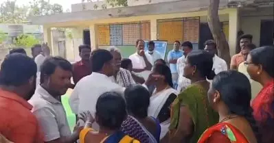തെലങ്കാനയില്‍ കോണ്‍ഗ്രസ് നേതാവ് ദളിത് യുവതിയെ തല്ലുന്ന വീഡിയോ:ഇതാണോ രാഹുലിന്റെ സ്ത്രീശാക്തീകരണമെന്ന് എ.എ.പി