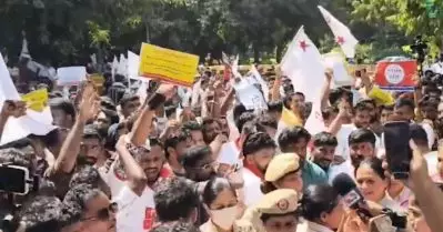 ജന്തര്‍ മന്തര് 2.0: എം.എ. ബേബിയുള്‍പ്പെടെ ഇടത് നേതാക്കള്‍ അറസ്റ്റില്‍