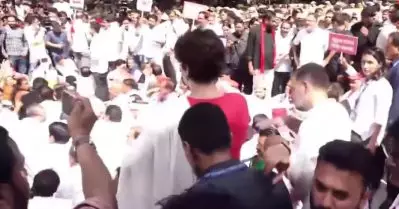 ജനാധിപത്യത്തെ സംരക്ഷിക്കുക; ഗ്യാനേഷിന്റെ രാജി ആവശ്യപ്പെട്ട് തെരുവിലിറങ്ങി 150ഓളം പ്രതിപക്ഷ എം.പിമാര്‍
