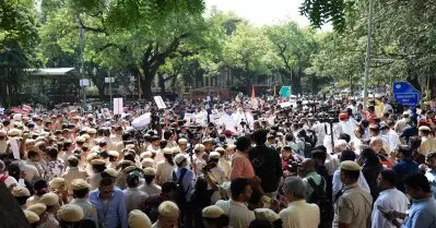 ഭിന്നത മറന്ന് പ്രതിപക്ഷം; ഗ്യാനേഷിന്റെ രാജിക്കായി പ്രതിഷേധത്തില്‍ ഇന്ത്യ സഖ്യത്തിനൊപ്പം പങ്കാളികളായി ഡി.എം.കെ അടക്കമുള്ളവര്‍